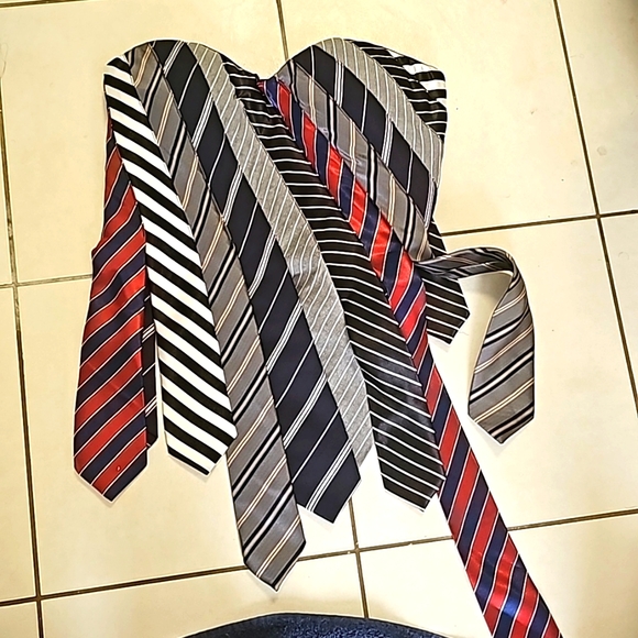 Akira unique necktie top - Picture 2 of 4